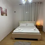 Apartman - *