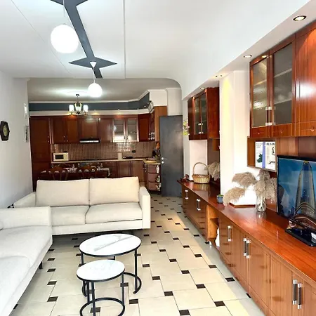 アパート - ティラナ